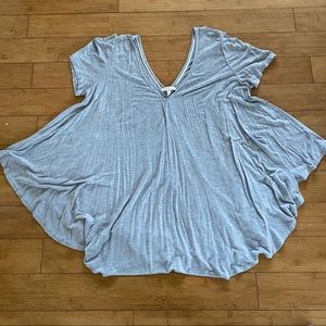 Anthropologie gray flowy tunic tshirt